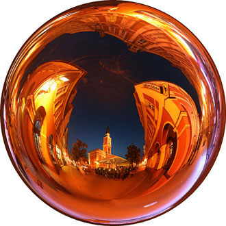 rynek w nocy - panorama leszczyńska